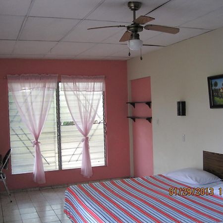 Hostal Dona Marta San Salvador Luaran gambar