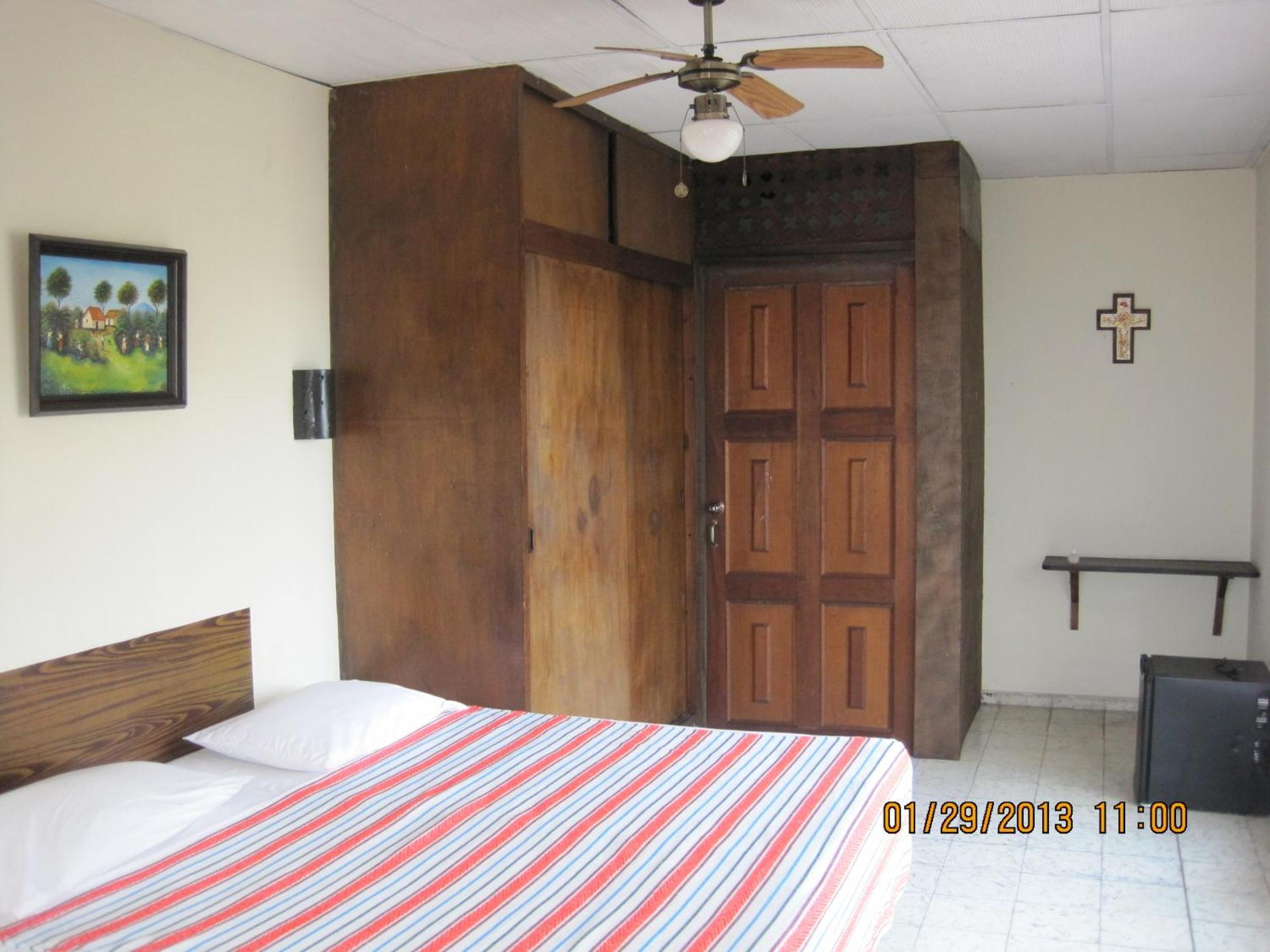 Hostal Dona Marta San Salvador Luaran gambar