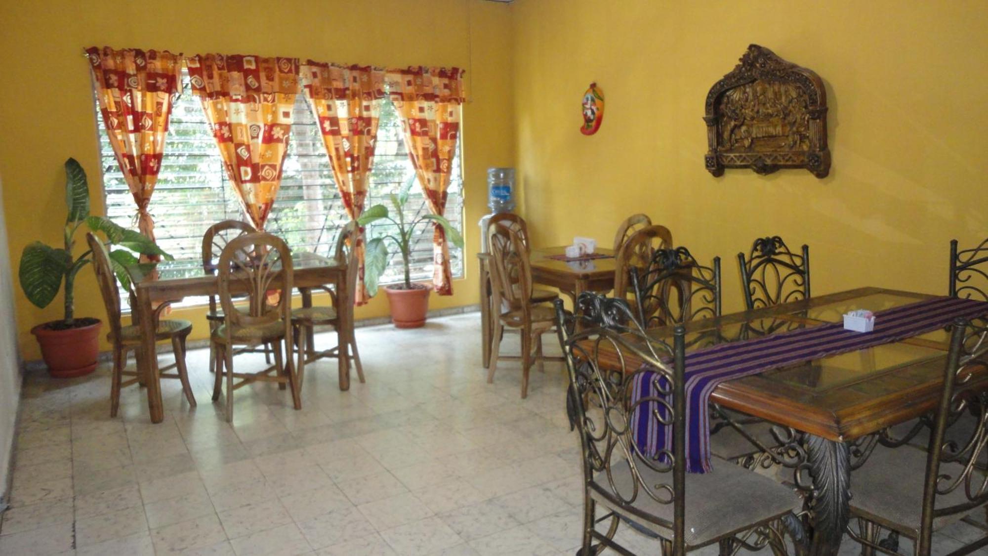 Hostal Dona Marta San Salvador Luaran gambar