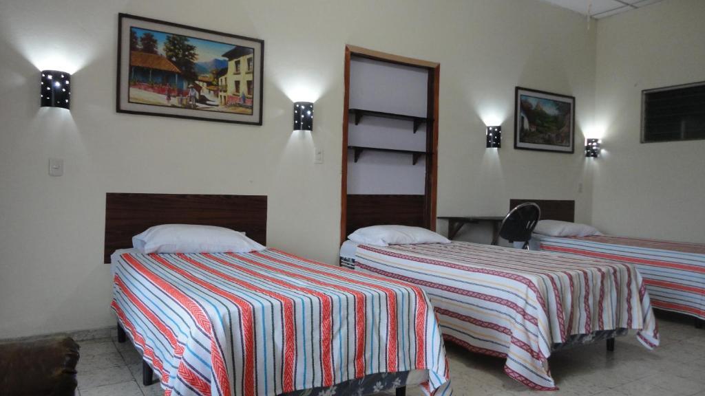 Hostal Dona Marta San Salvador Luaran gambar