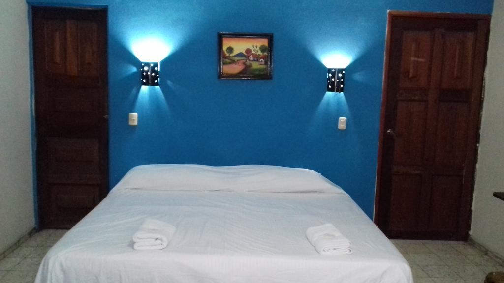 Hostal Dona Marta San Salvador Luaran gambar