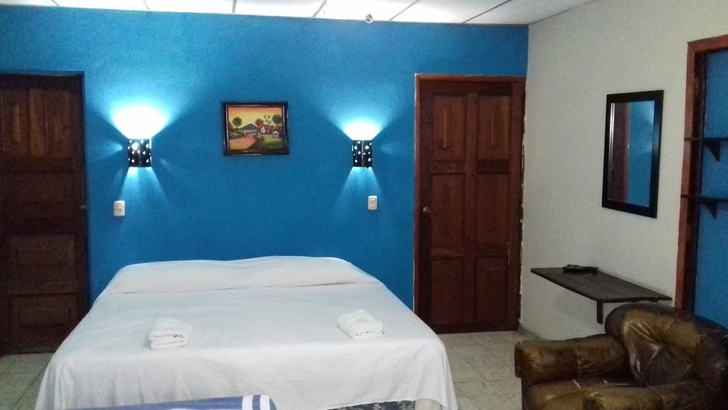 Hostal Dona Marta San Salvador Bilik gambar